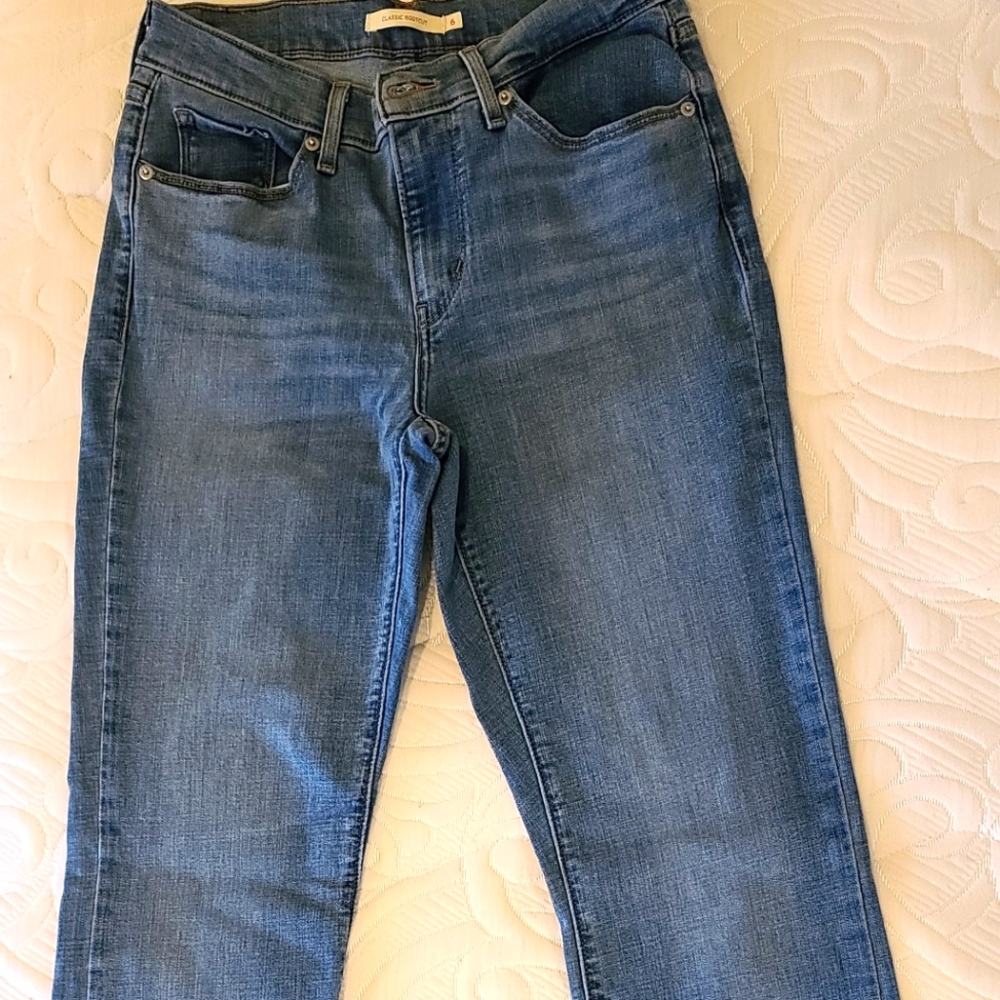 Levi's Classic Bootcut Jeans Women's size 6.  Long.  Color: Lapis Sights